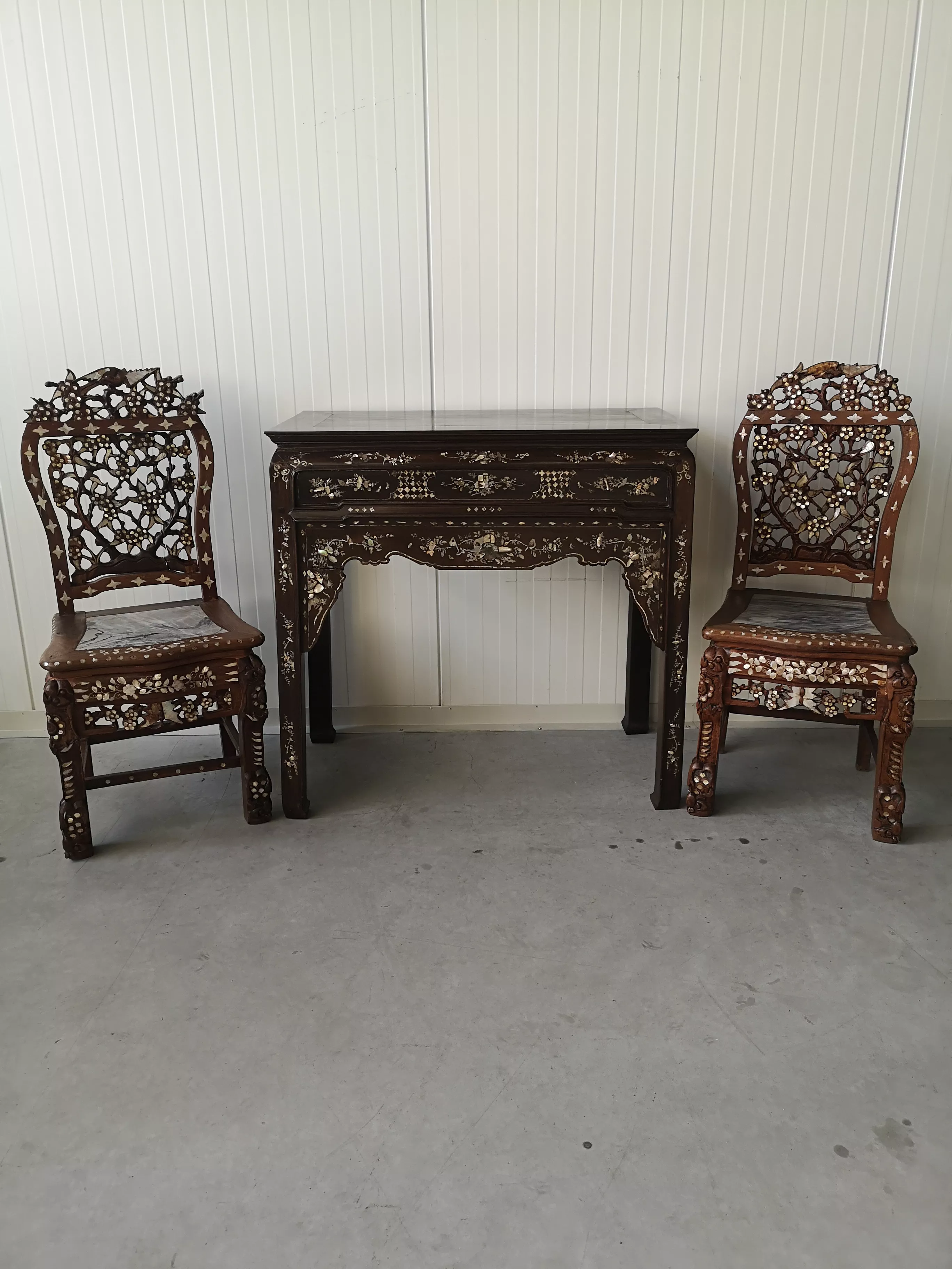 Console with two chairs