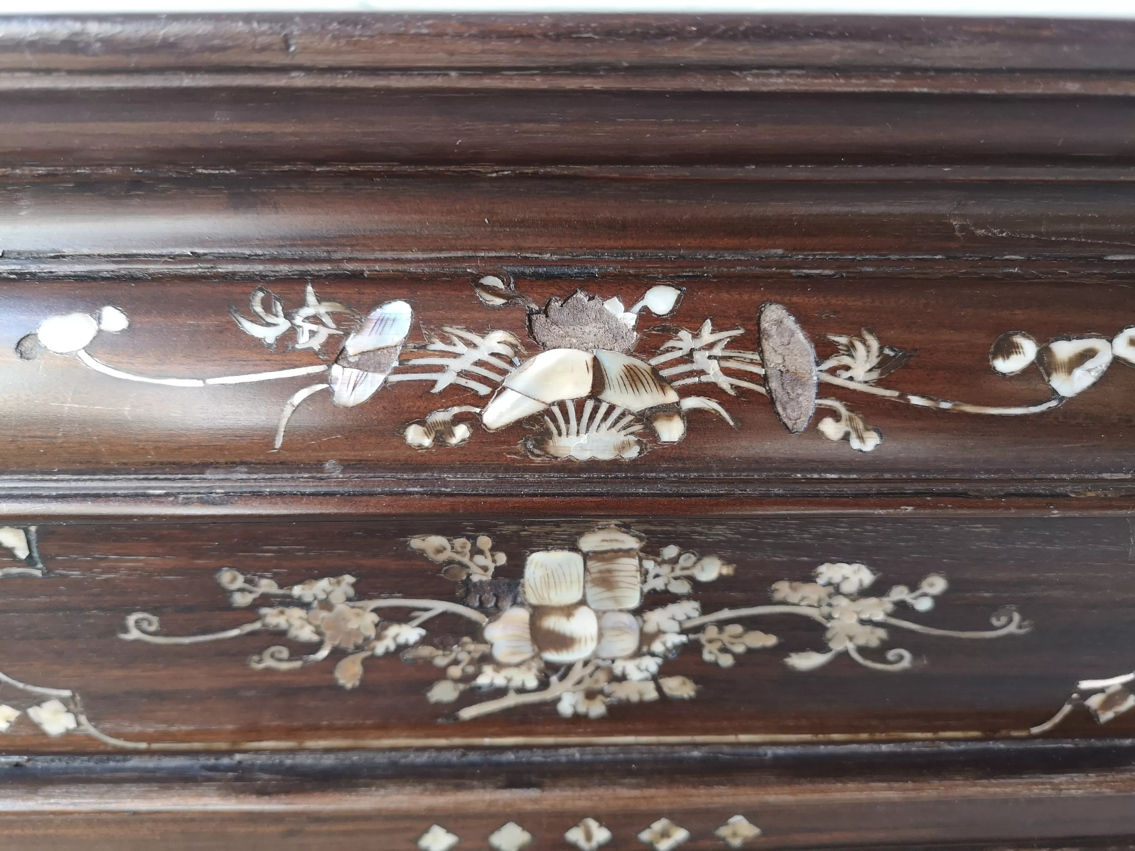 Console with two chairs