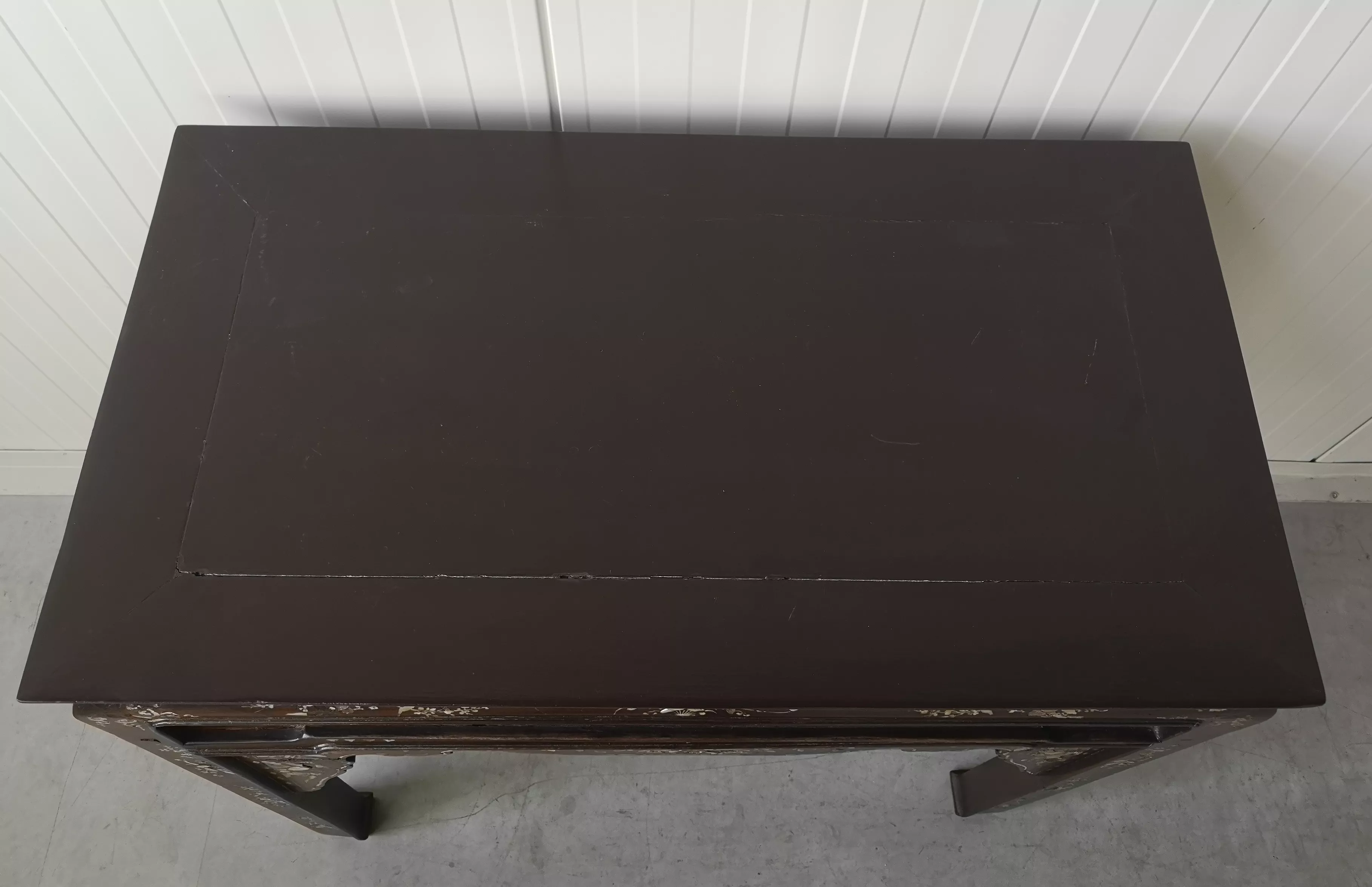 Console with two chairs