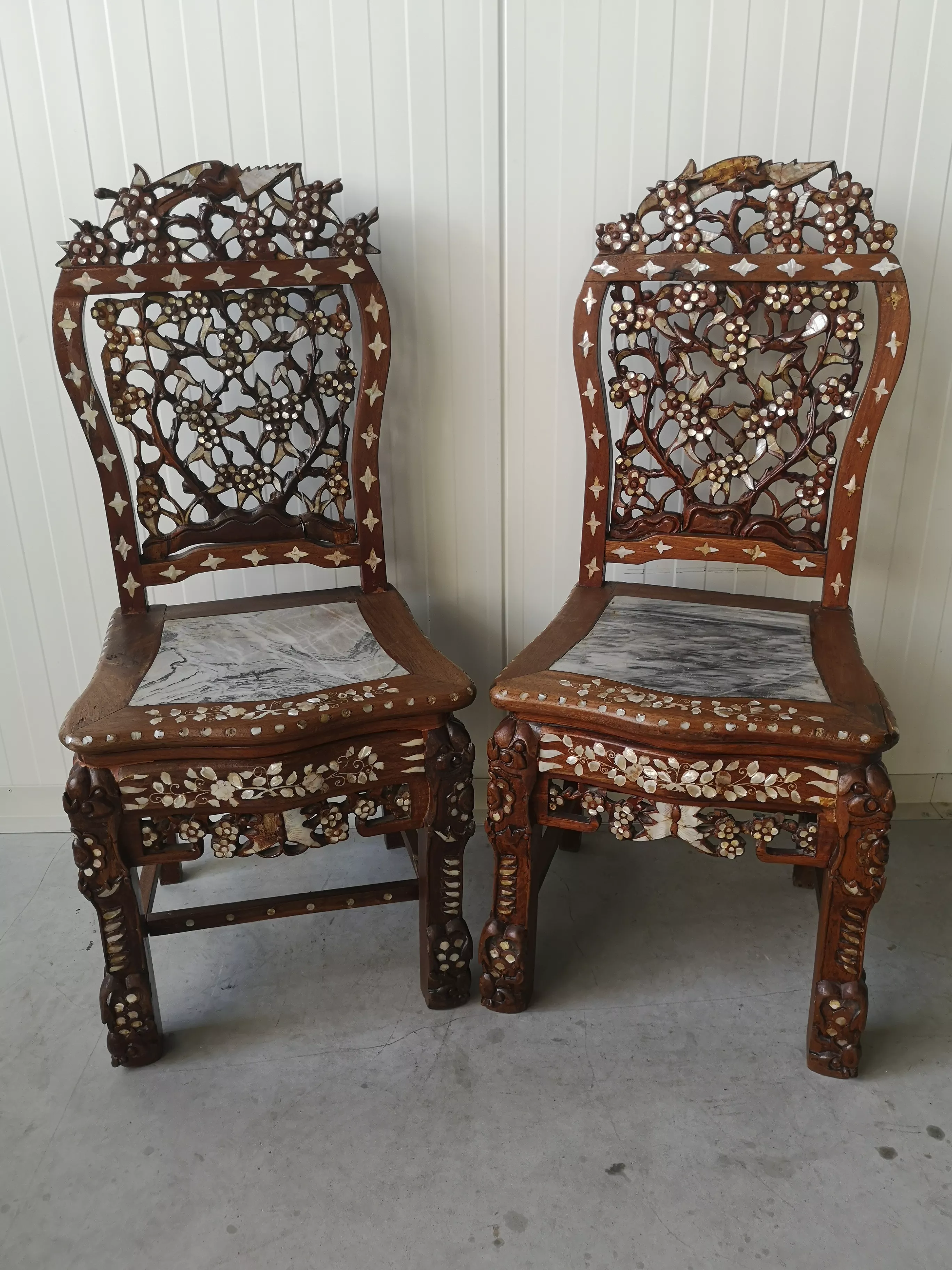 Console with two chairs