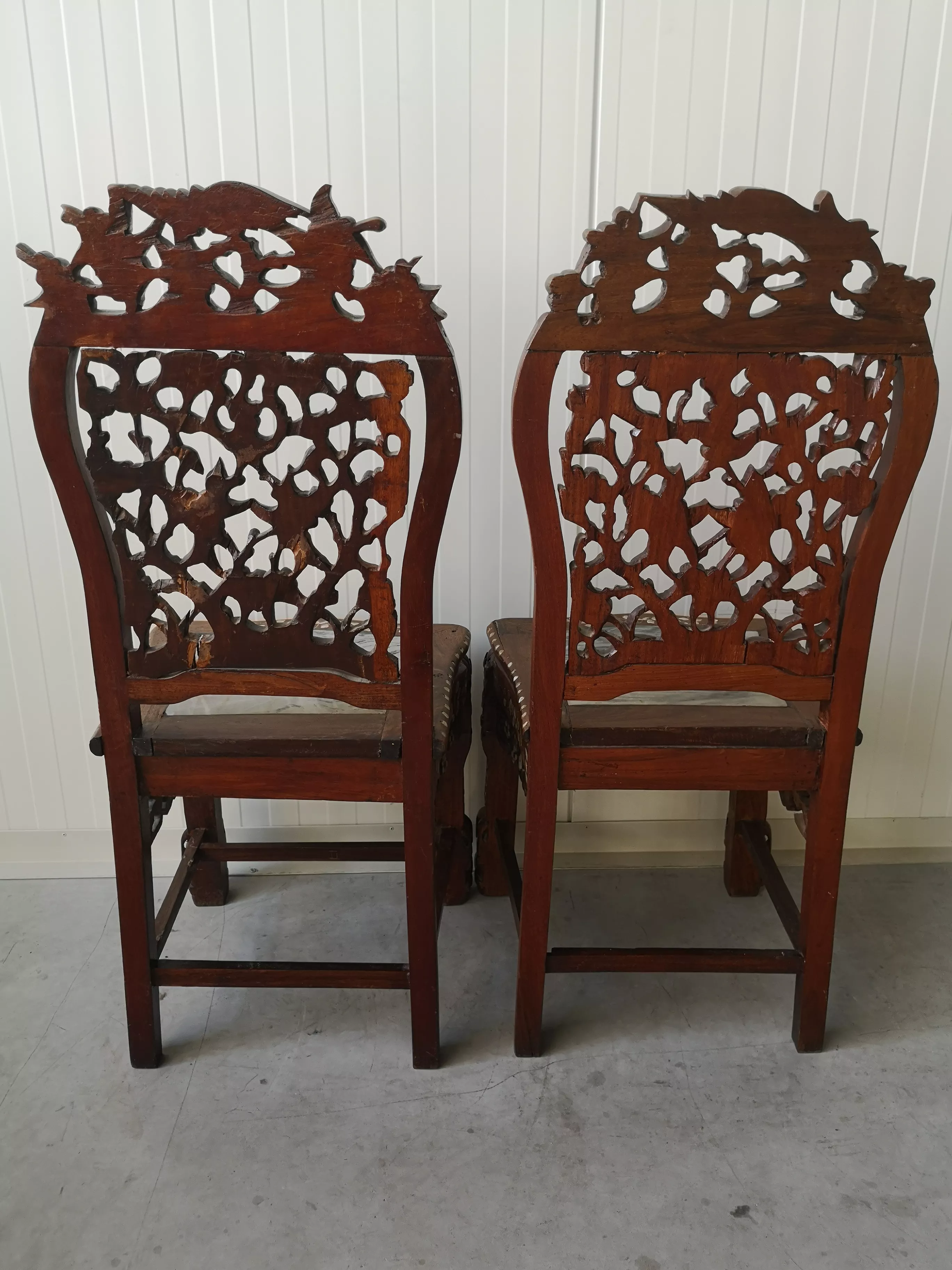 Console with two chairs