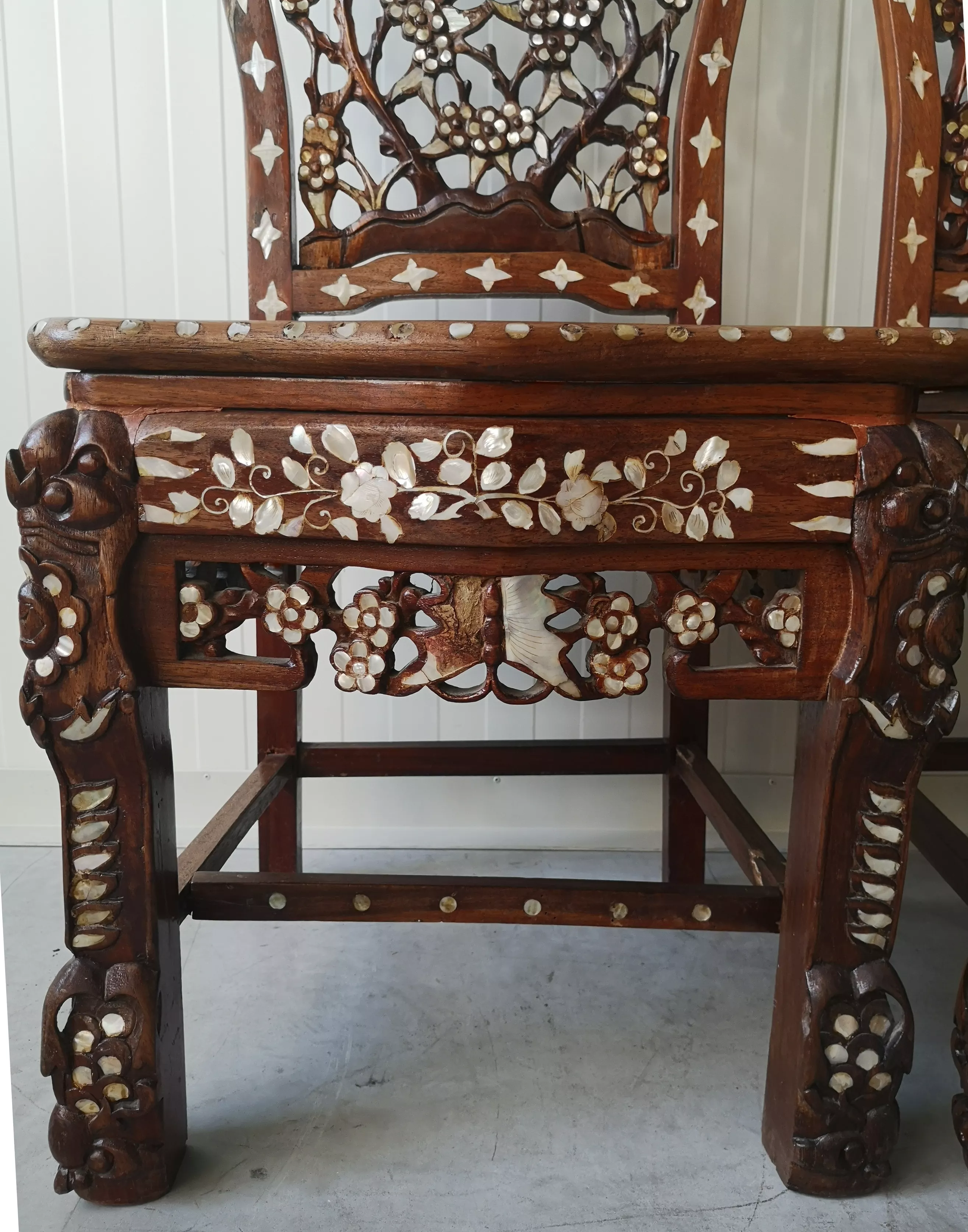 Console with two chairs