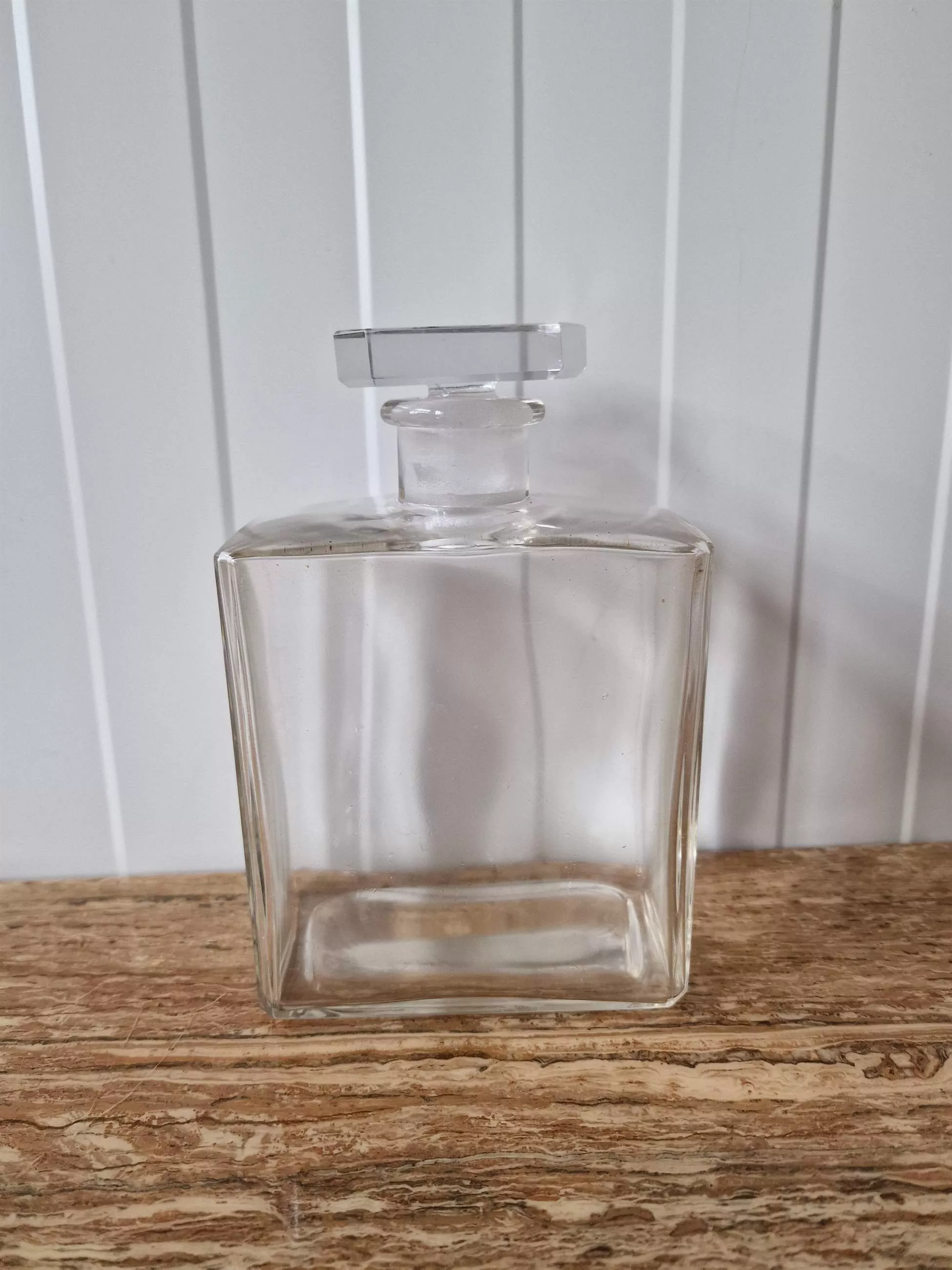 Ascetic glass decanter