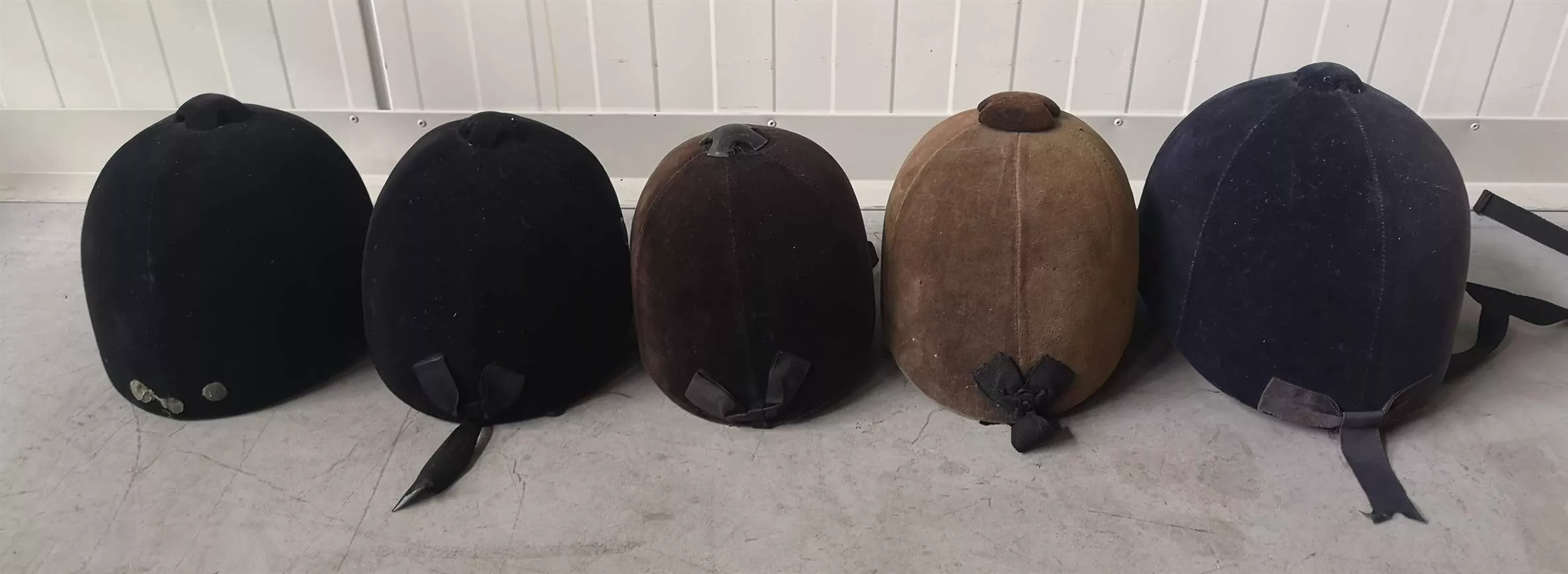 Children&039;s hats for horse riding