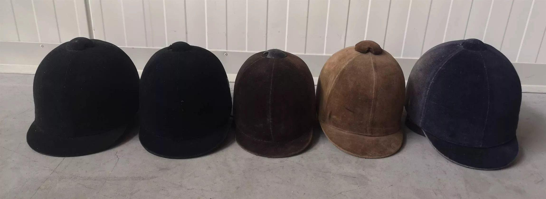 Children&039;s hats for horse riding