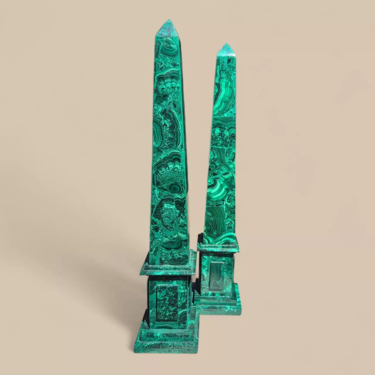 Elegant pair of malachite obelisks, 60 cm high, 19th century