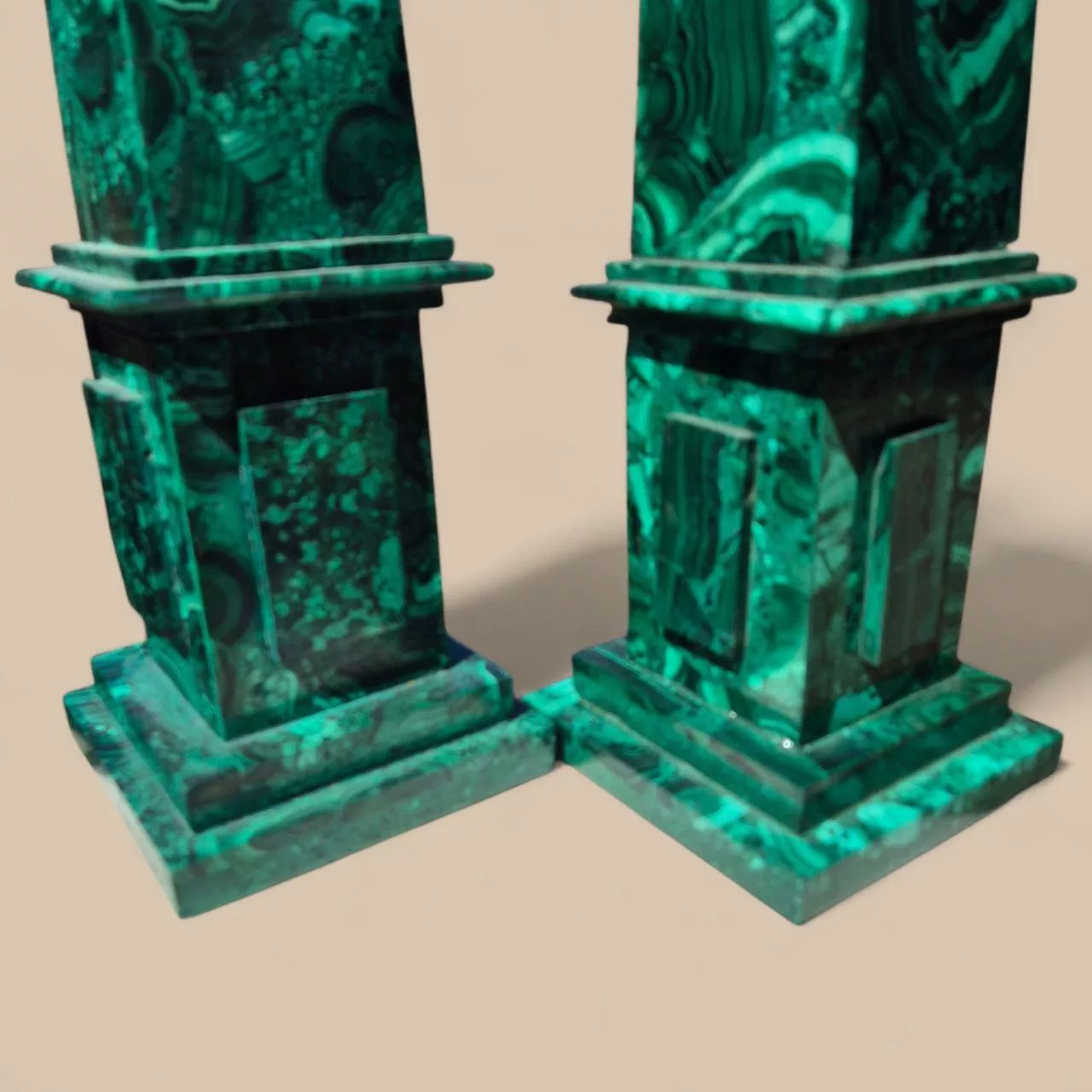 Elegant pair of malachite obelisks, 60 cm high, 19th century