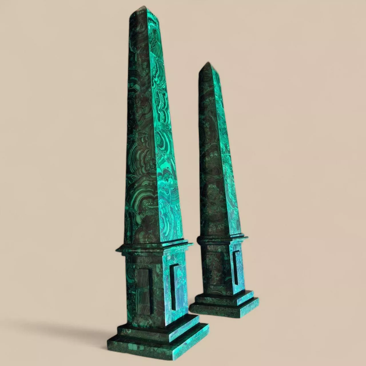 Elegant pair of malachite obelisks, 60 cm high, 19th century