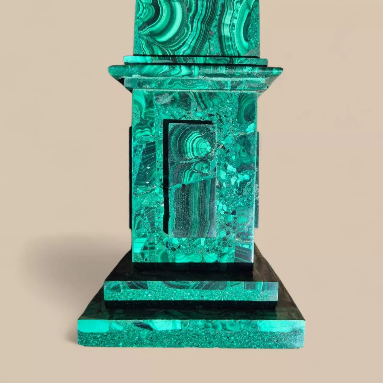 Elegant pair of malachite obelisks, 60 cm high, 19th century