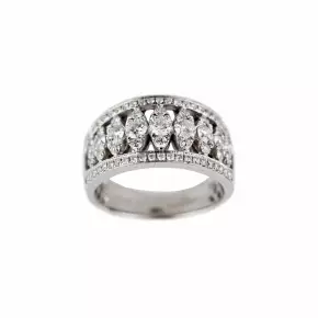 Bague en or avec diamants de Giorgio Visconti. 
