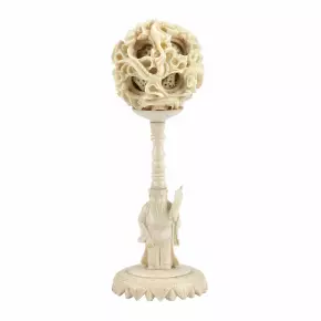 Boule de puzzle en os sculpte chinois avec support. 