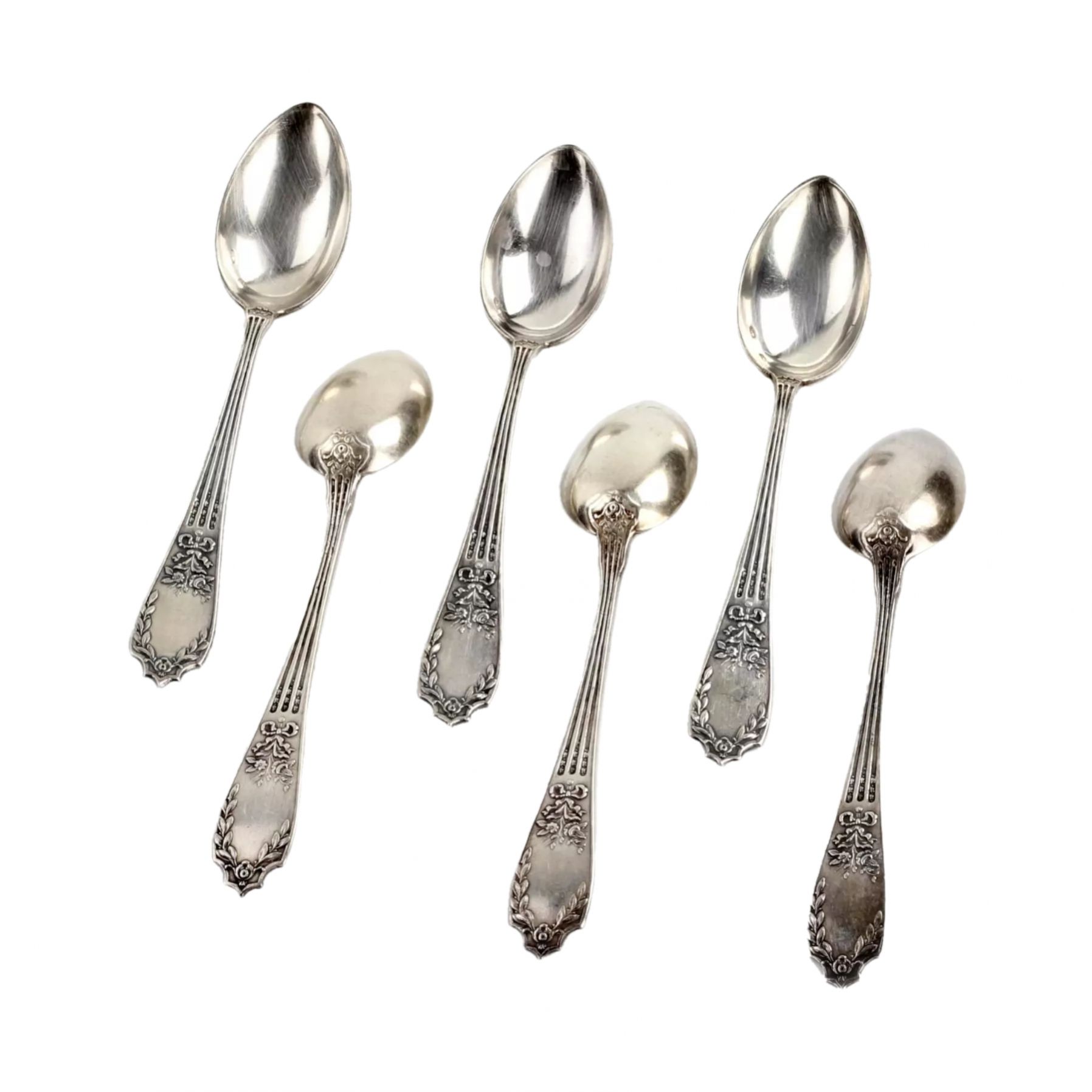 Set-of-silver-teaspoons-