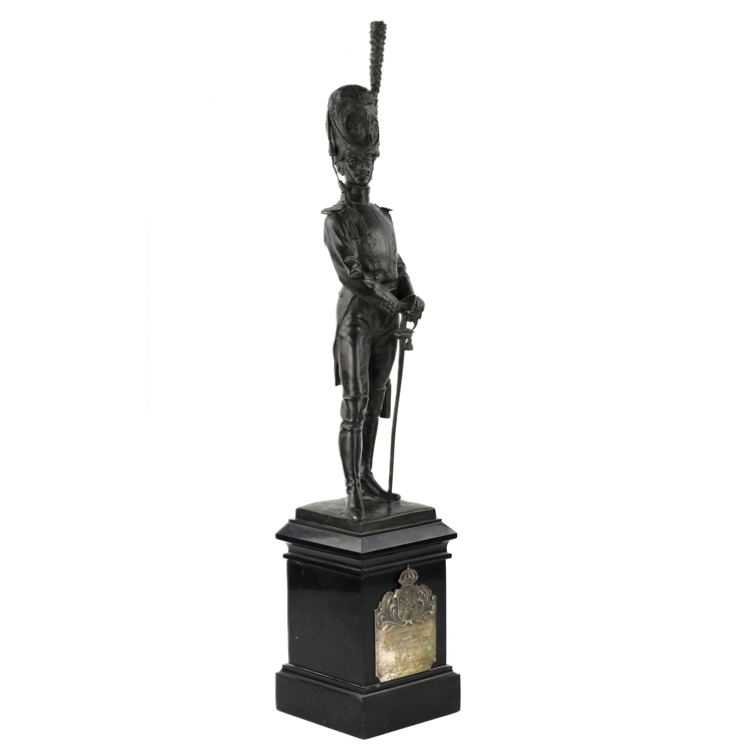 Figure-en-bronze-d&39;un-officier-Alfred-Olson-