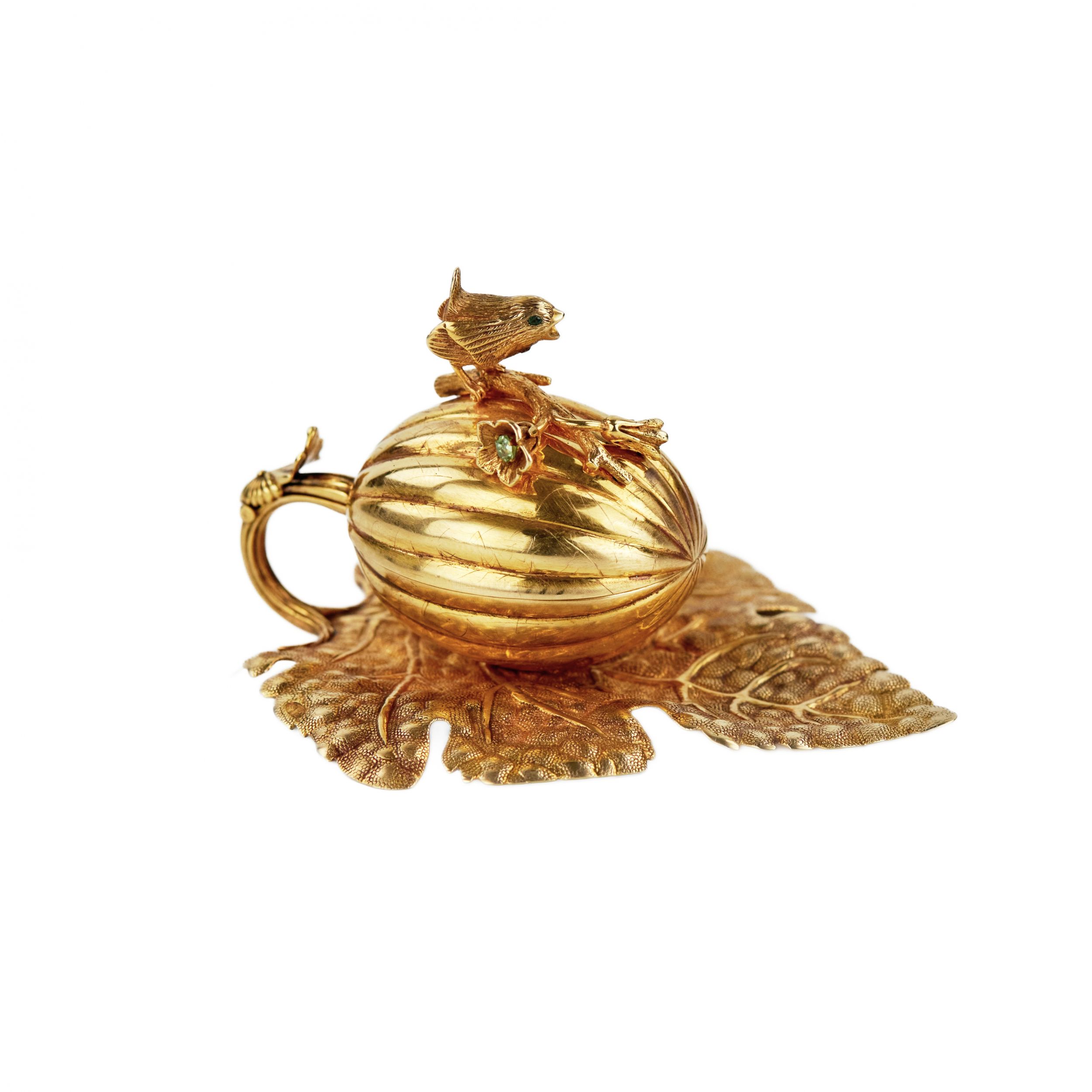 Une-boîte-en-or-miniature-en-forme-de-vase-etrog-FLaurier-Moscou-1908-1917