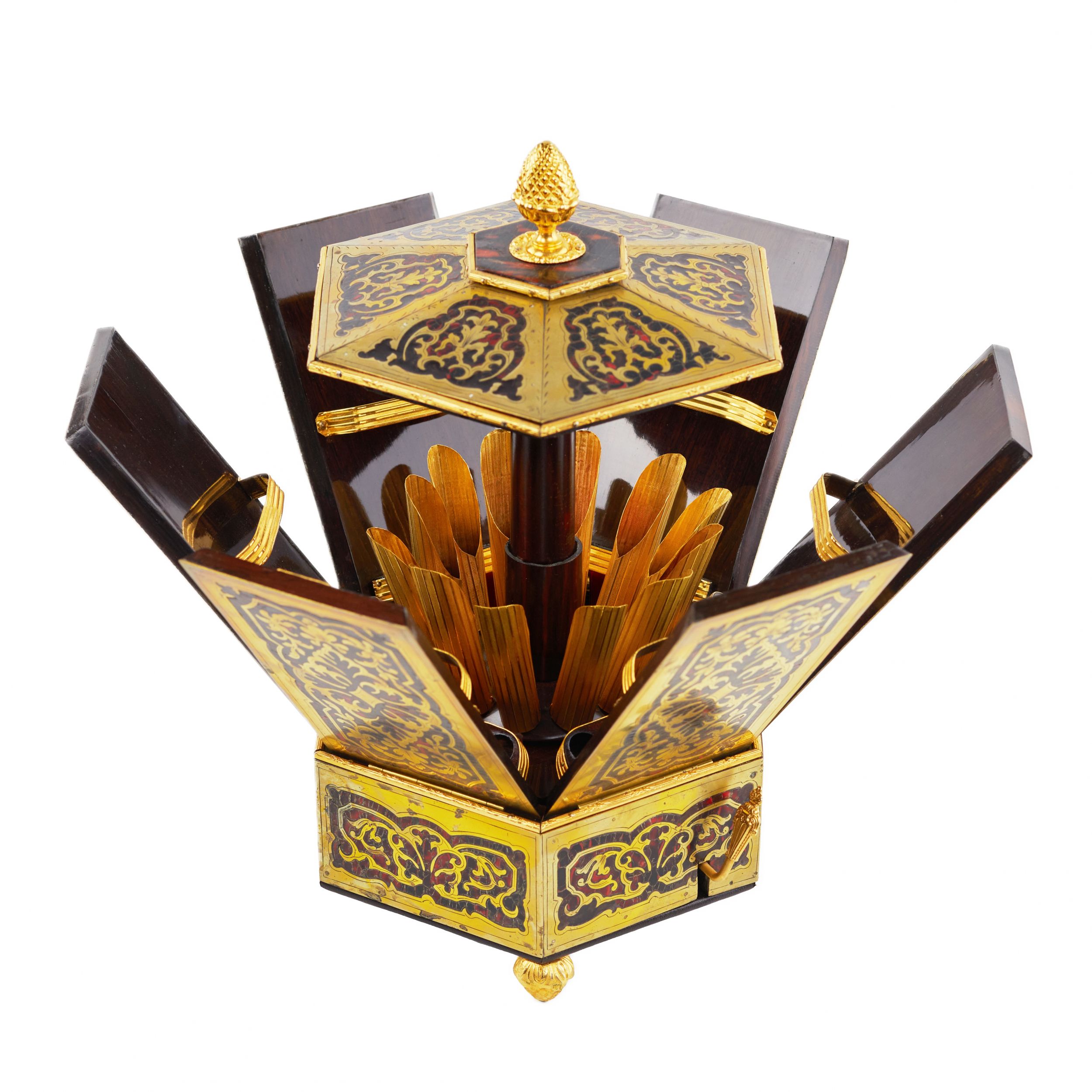 Unikala-cigaru-kaste-Pagodas-forma-ar-atloku-atversanas-mehanismu-19-gadsimts-