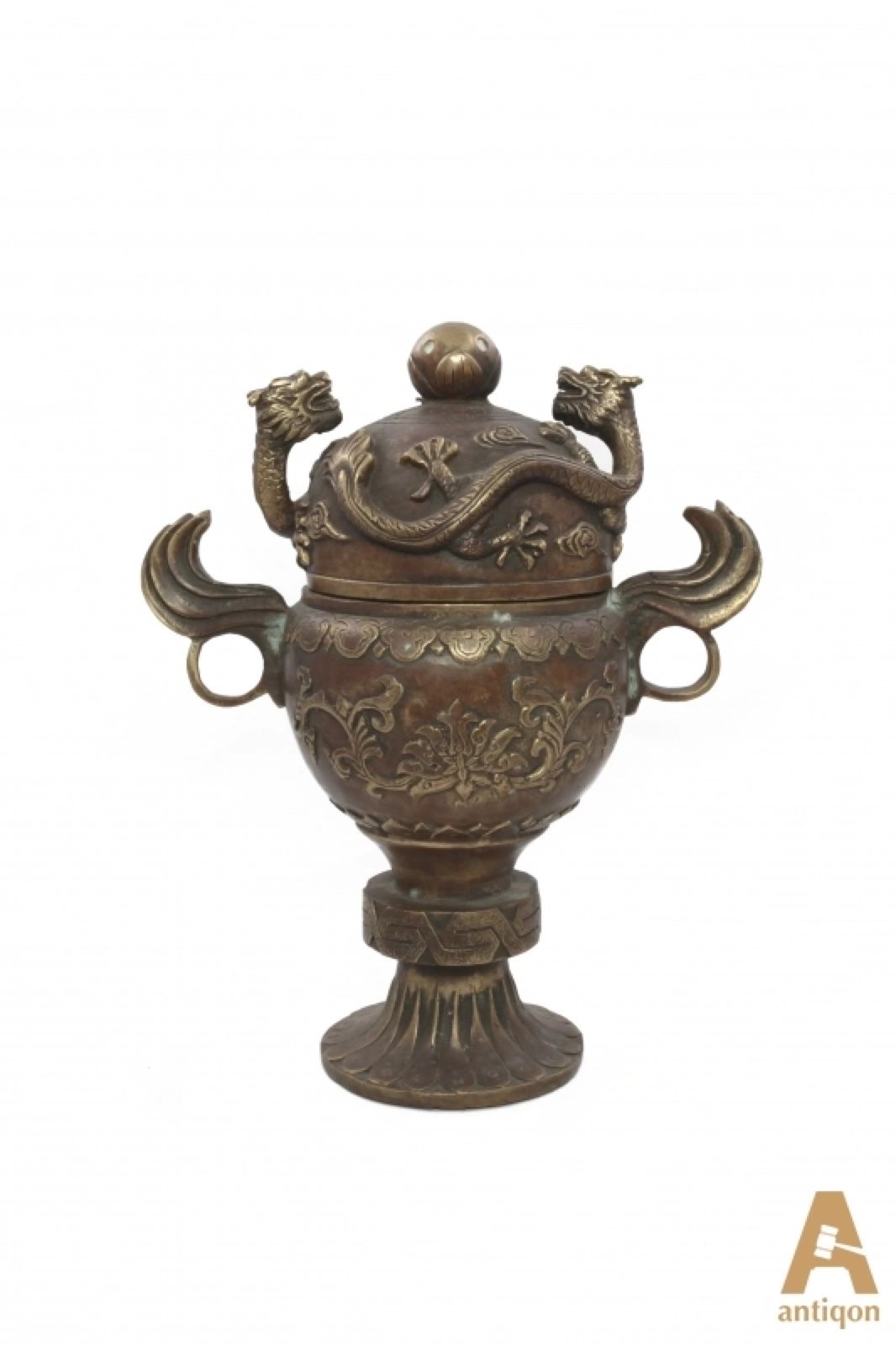 Vase-with-a-dragon-