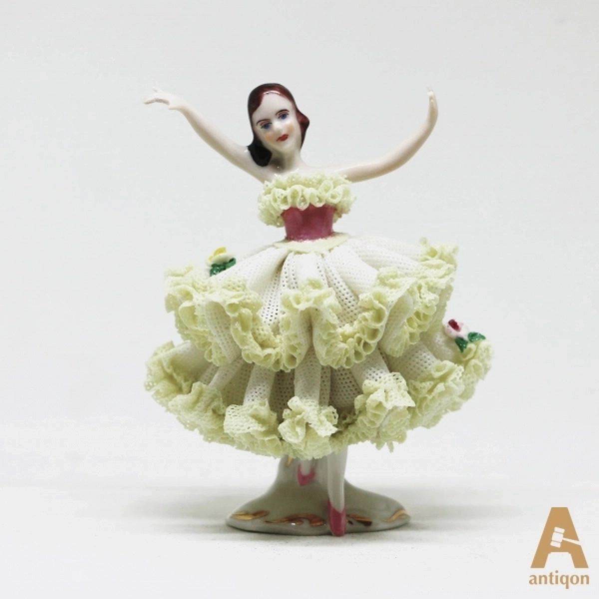 Porcelain-figurine-The-Ballerina