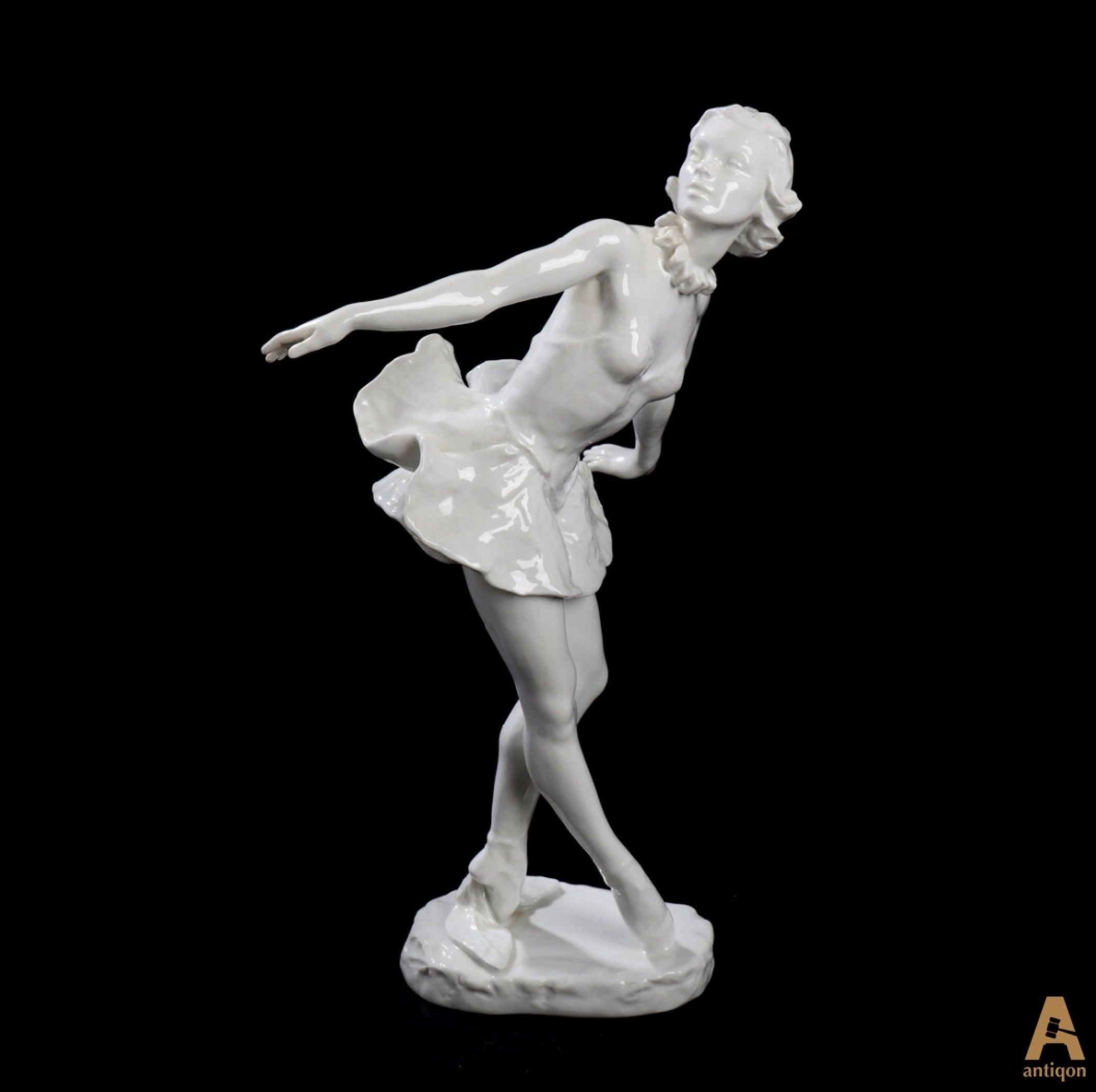 Porcelain-figurine-Ballerina