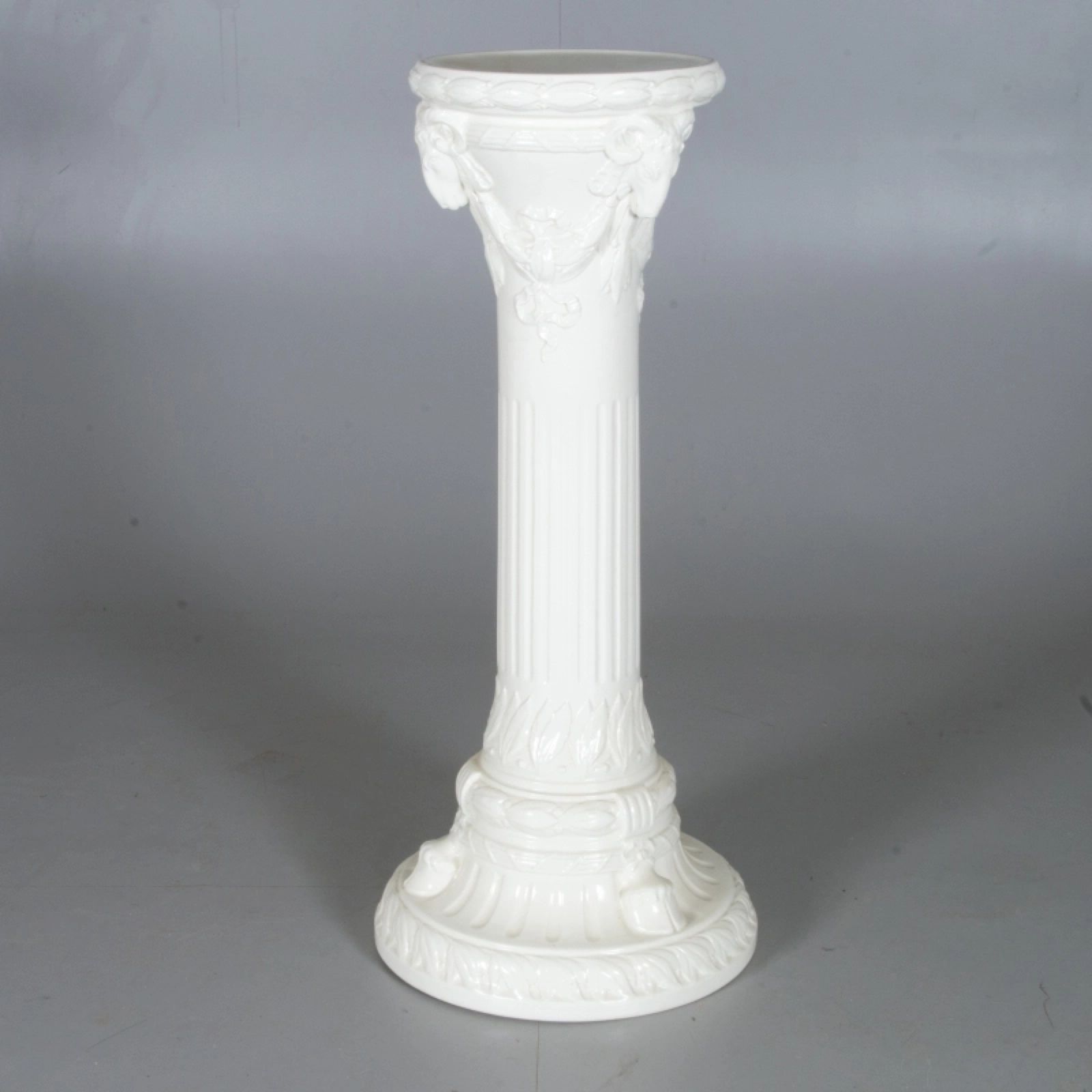Porcelain-pedestal