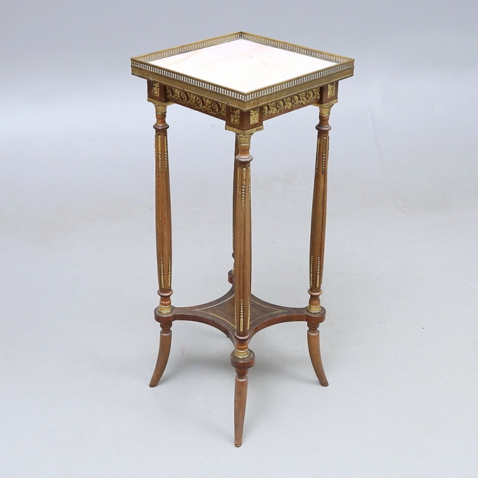 Louis-XVI-style-table