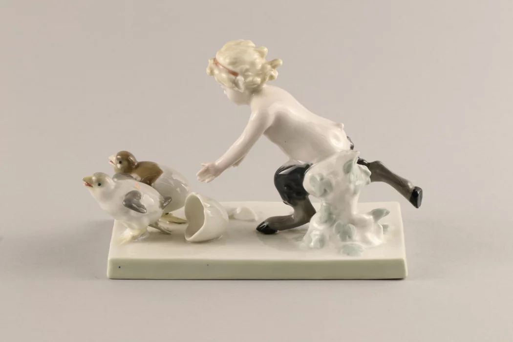 Statuete "Meitene ar cālīšiem" Galluba & Hofmann 
