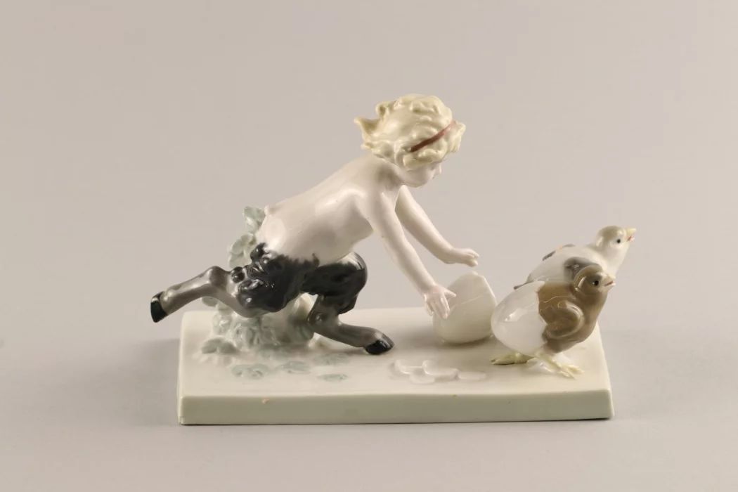Figurine "Girl with chickens" Galluba & Hofmann 