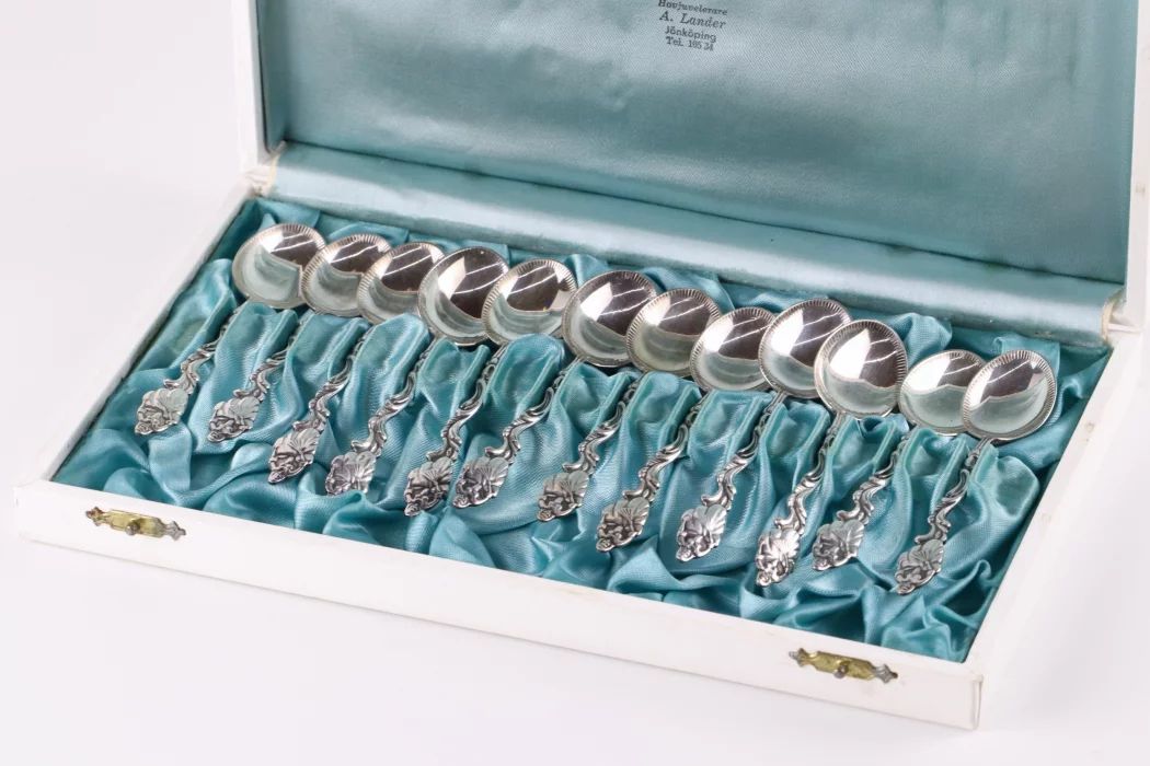 A set of coffee silver spoons 