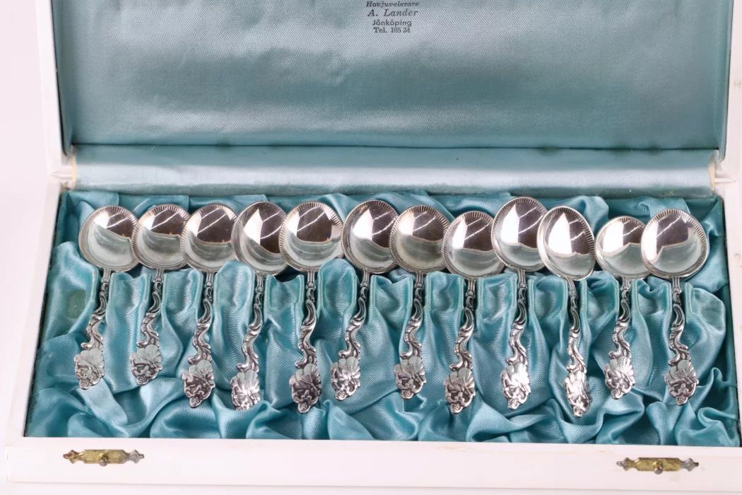 A set of coffee silver spoons 