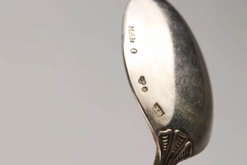 Un ensemble de cuillères à cafe en argent