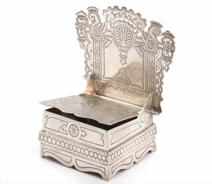 Silver salt shaker "Throne"