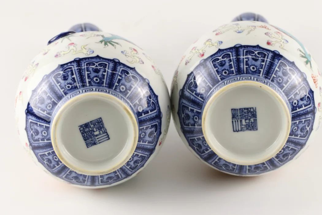 Divas ķīniešu porcelāna vāzes