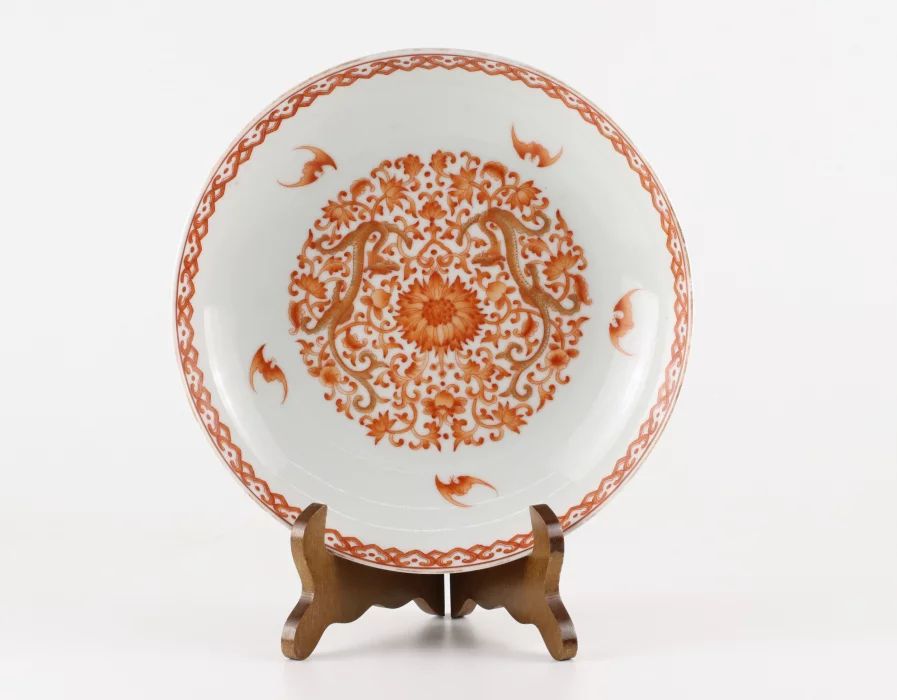 Ķīniešu porcelāna šķīvis