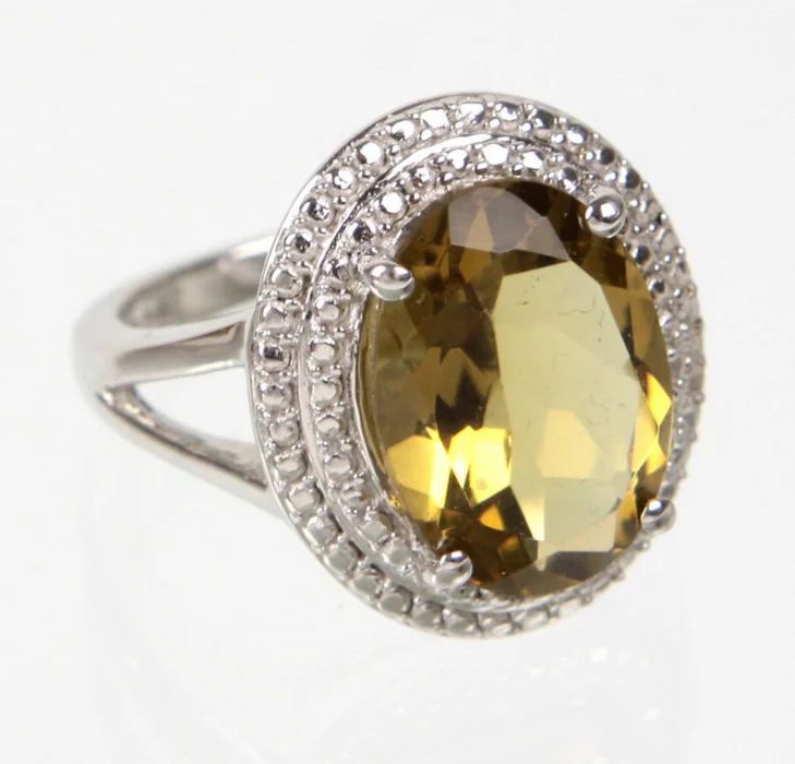 Bague en argent avec Citrine. 