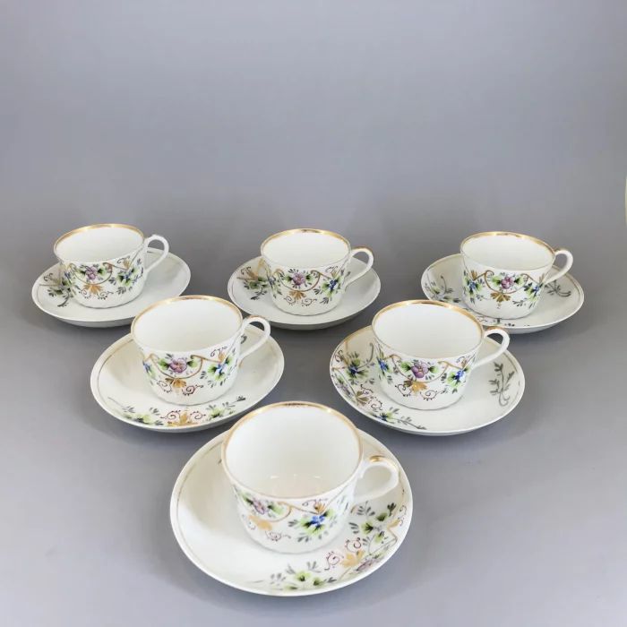 Six tasses et soucoupes. «Kuznetsov»