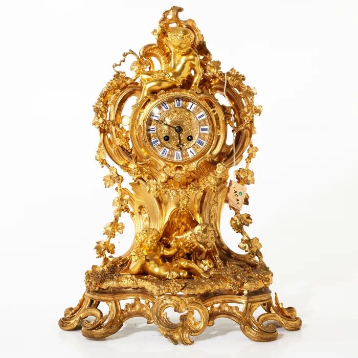 Mantel clock in Louis XV style 