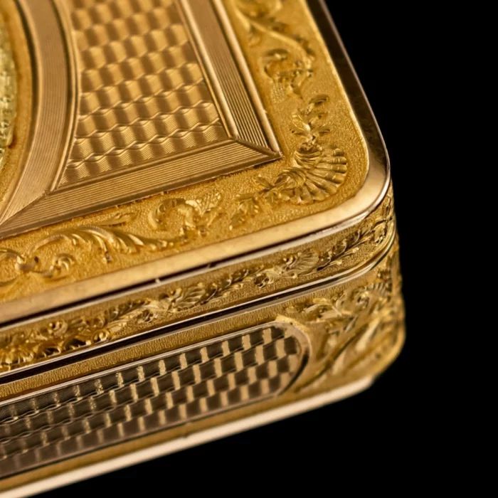 Ancienne boîte à bijoux autrichienne du 19ème siècle en or pur 18 cara