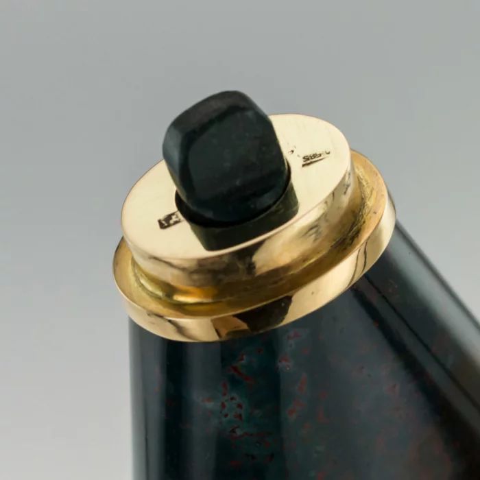 ANTIQUE 20thC CONTINENTAL 14K GOLD-MOUNTED HARDSTONE SCENT BOTTLE c.19