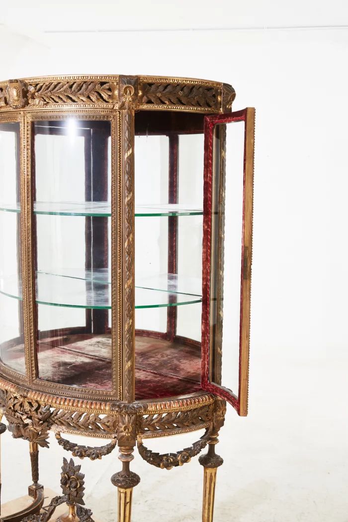 Vitrine en bois dore de style Louis XVI. 