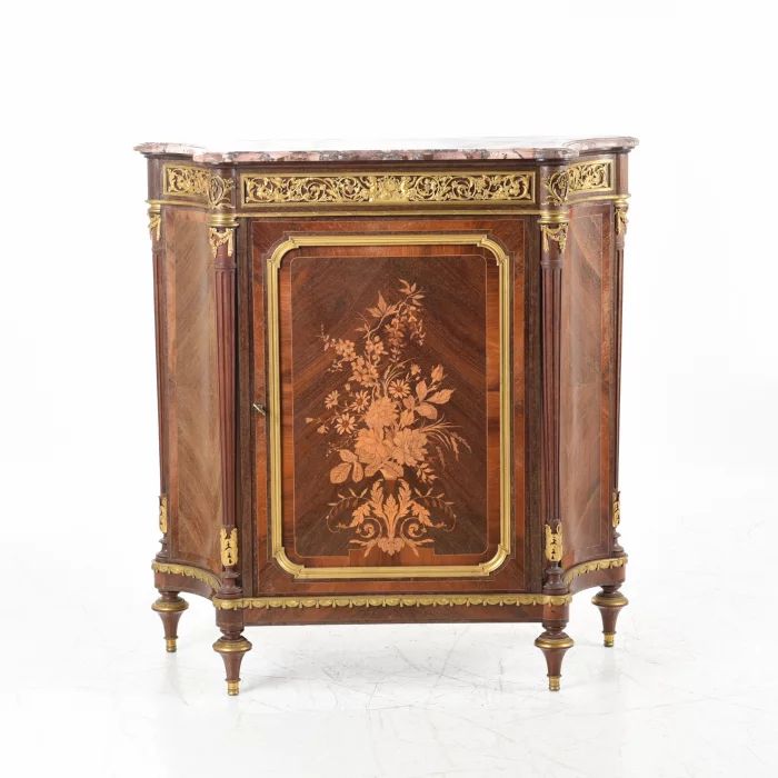 Cabinet dans le goût de Louis XVI.