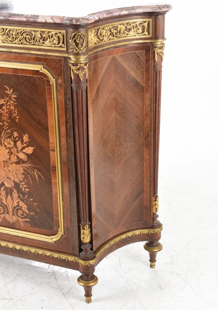 Cabinet dans le goût de Louis XVI.