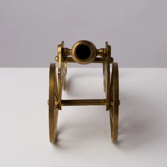 Pistolet de table. Modèle de darmes du 17ème siècle.