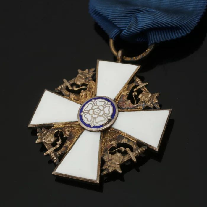 Insigne de lordre de la Rose Blanche, croix de Chevalier. Finlande, estampillee en 1924