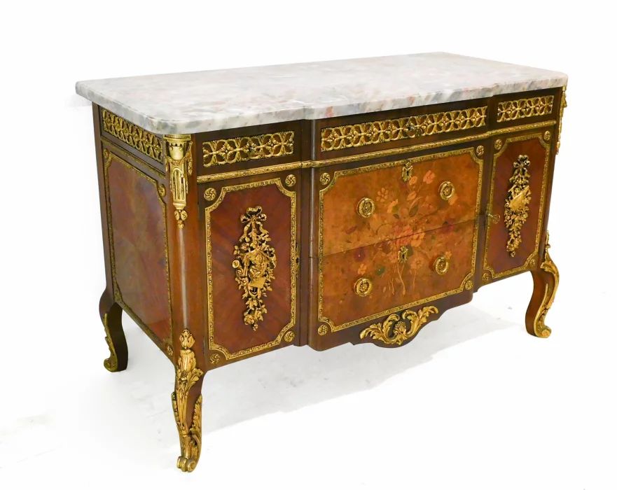 Commode de style Louis XVI