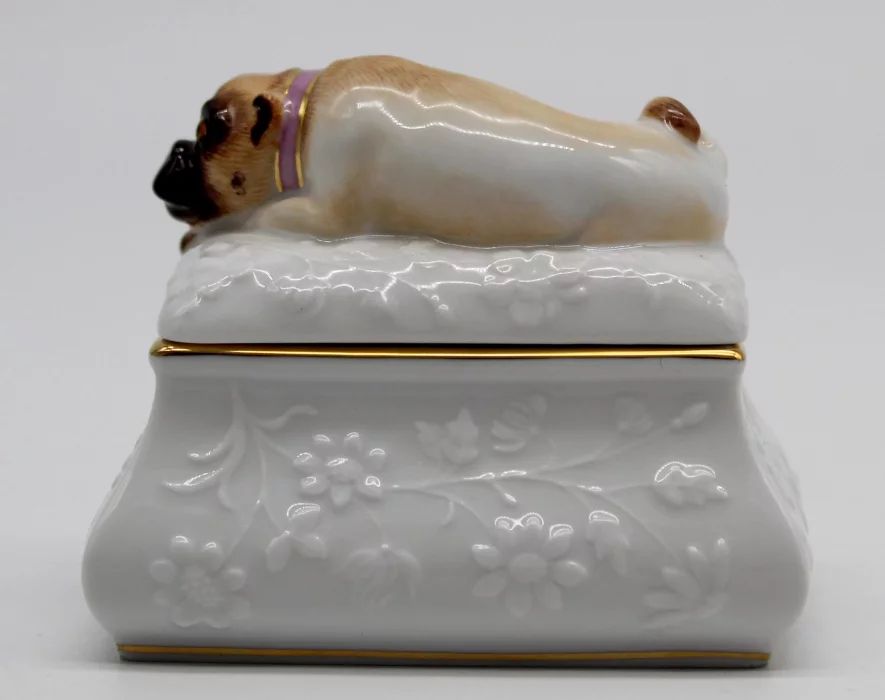 Casket Pug model 1742.