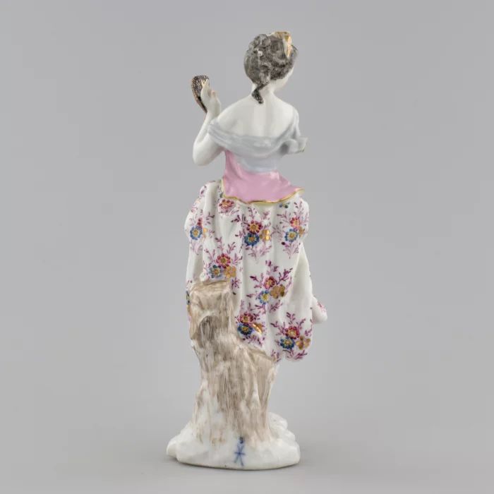 Porcelain figurine "Lady with a Fan". 