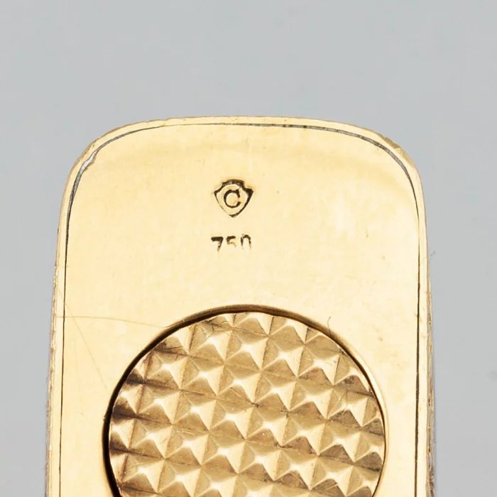 Lighter Dunhill. 18K gold.