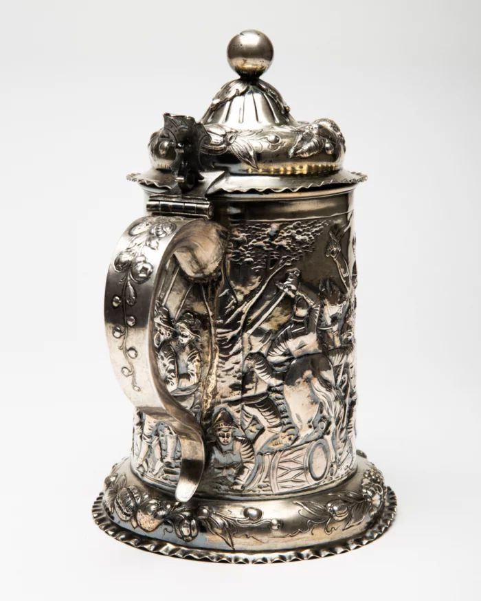 Silver beer goblet with battle scenes. First half of the 19th century.