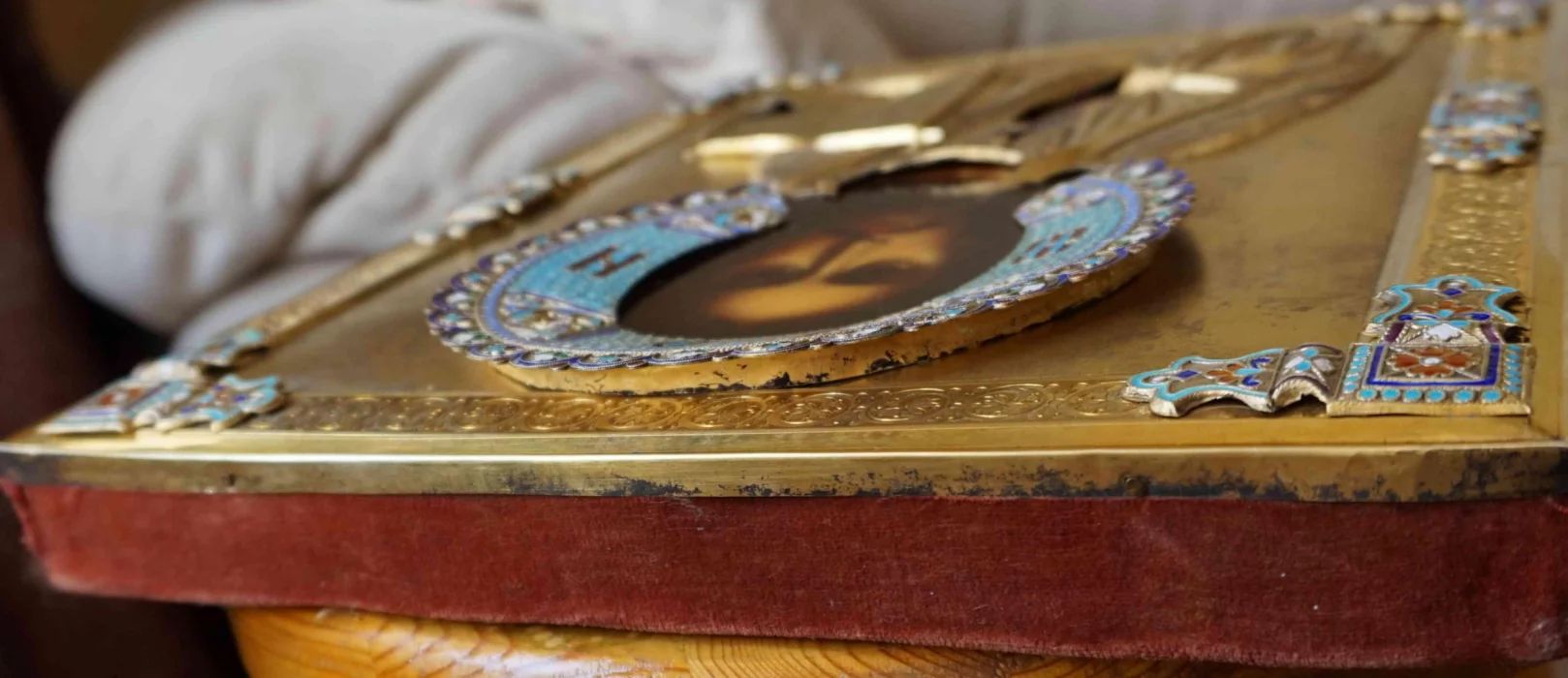 The ancient image of the "Lord Almighty" in a silver setting and an original icon case. Moscow, late 19th century. 