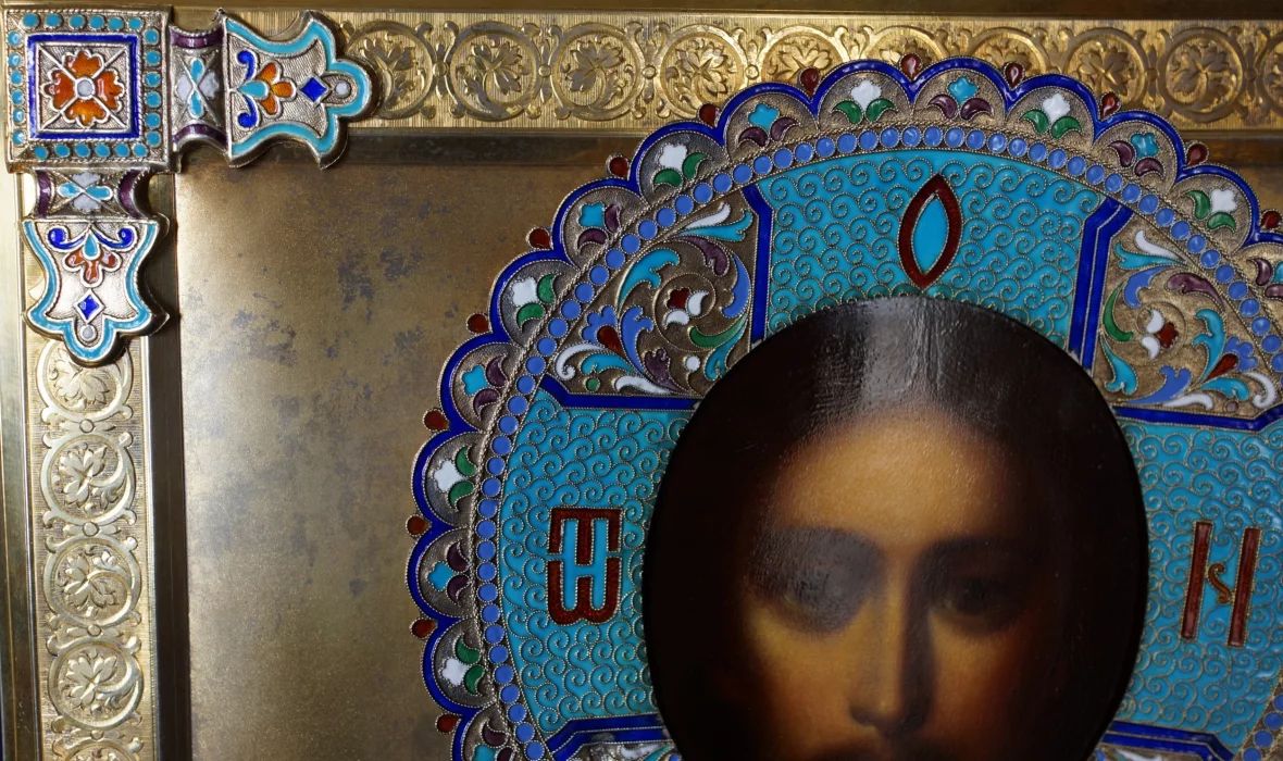 Старинный образ «Господь Вседержитель» в серебряном окладе и оригинальном киоте. Москва, конец XIX в. 