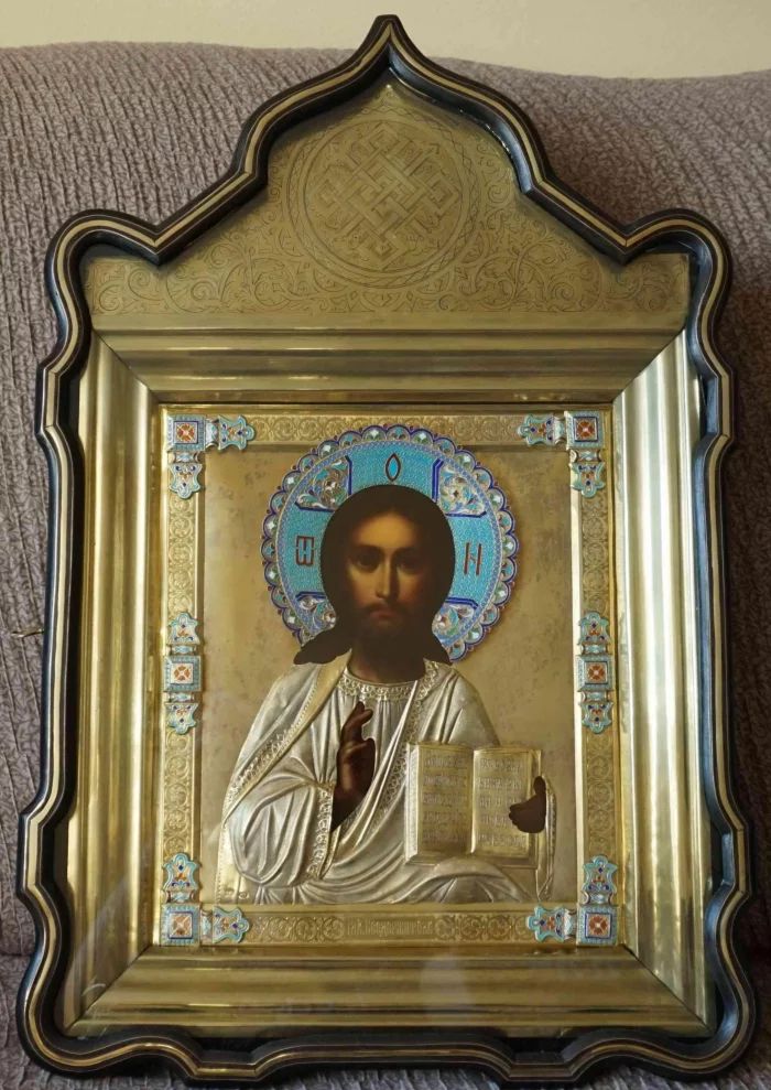 Lancienne image du "Seigneur Tout-Puissant" dans un cadre en argent et un etui à icônes original. Moscou, fin du XIXe siècle. 